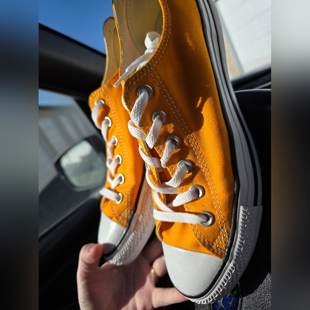 SOLD Converse 8M/10W All Star Low Top Lace-Up Shoes Sneakers Yellow-Orange